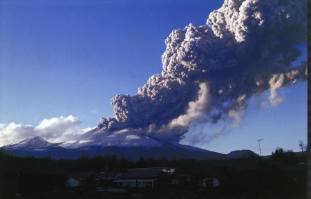 淺間山(1973-02-06噴火).png